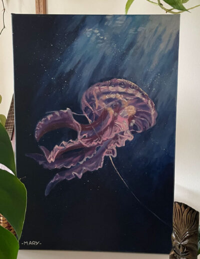 Un tableau représentant une méduse rose sous l'eau