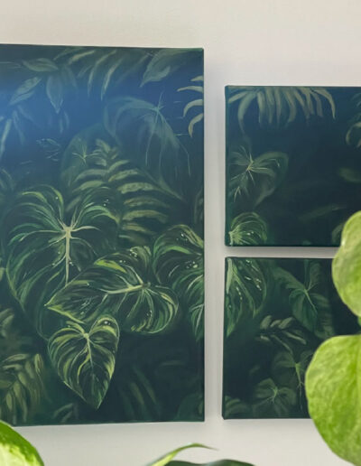 Un tryptique de tableaux représentant de la végétation